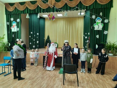 Праздник в домах и клубах продолжается