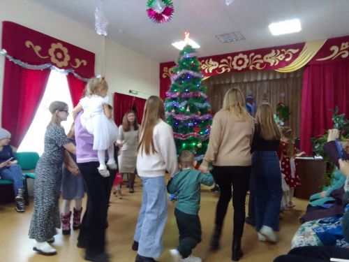 Праздник в домах и клубах продолжается