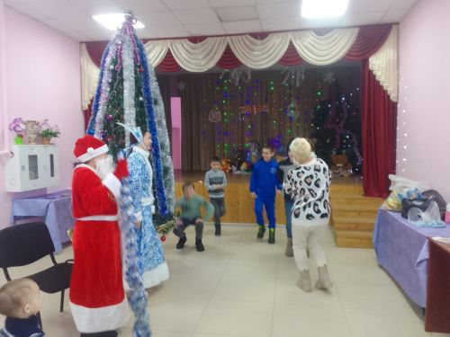 Праздник в домах и клубах продолжается