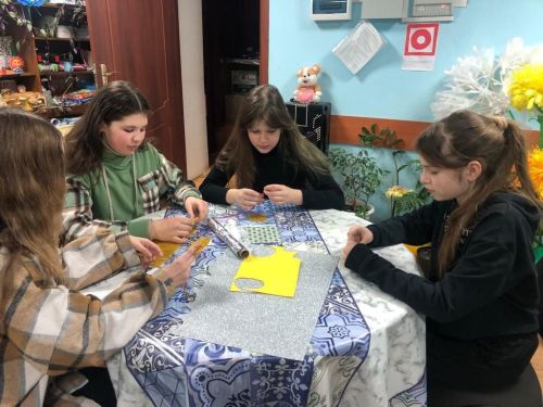 Праздник в домах и клубах продолжается
