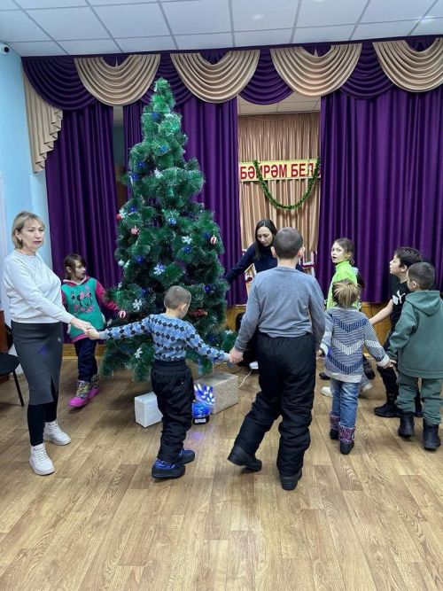 Праздник в домах и клубах продолжается