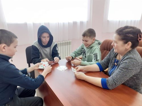 Праздник в домах и клубах продолжается