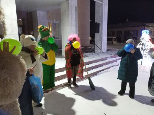 Праздник в домах и клубах продолжается