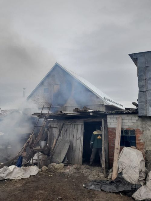 Сегодня камскоустьинские пожарные отстояли жилой дом