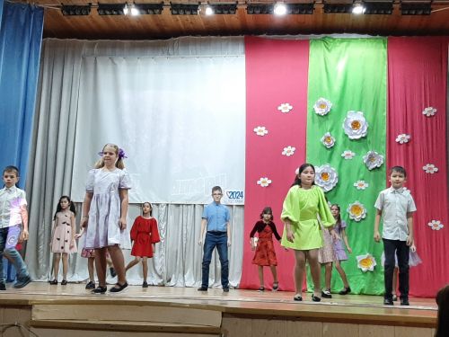 В Затоне прошел праздничный концерт