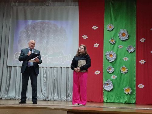 В Затоне прошел праздничный концерт