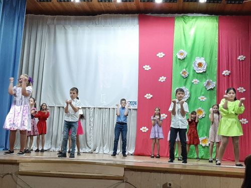 В Затоне прошел праздничный концерт