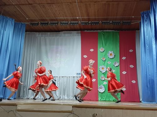 В Затоне прошел праздничный концерт