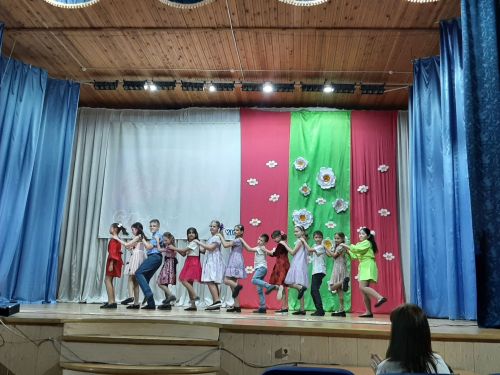 В Затоне прошел праздничный концерт