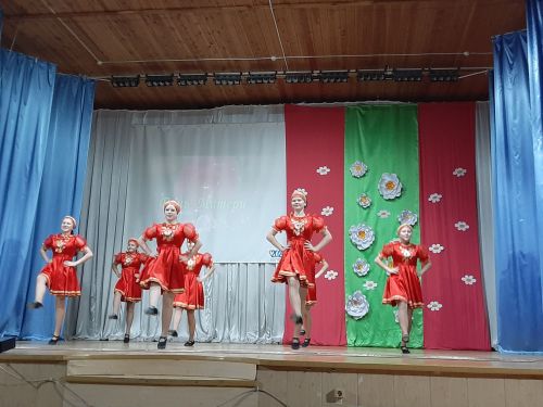 В Затоне прошел праздничный концерт