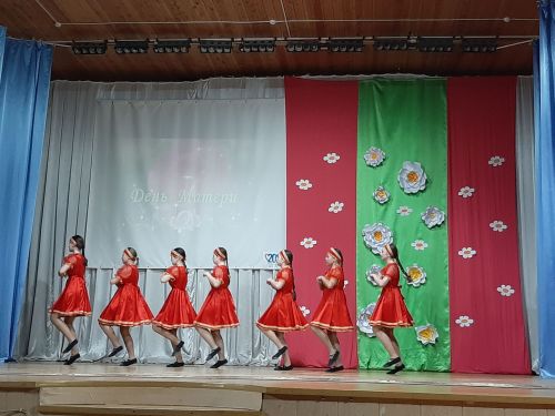 В Затоне прошел праздничный концерт