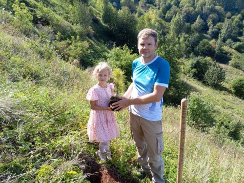 В Антоновке рожают детей, сажают леса и радуются жизни