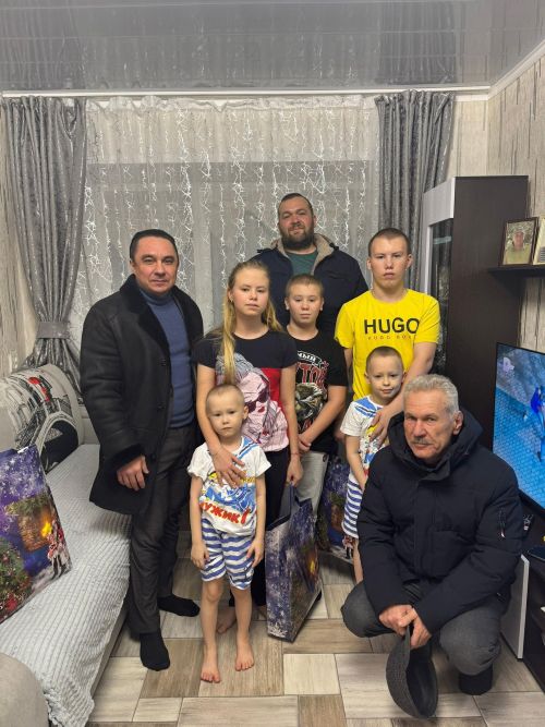 Руководители и начальники под Новый год исполняют детские желания