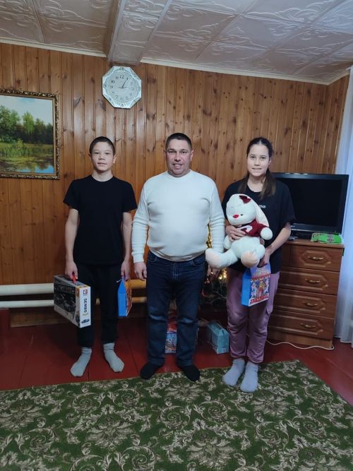 Руководители и начальники под Новый год исполняют детские желания