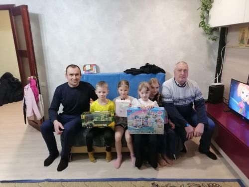 Руководители и начальники под Новый год исполняют детские желания
