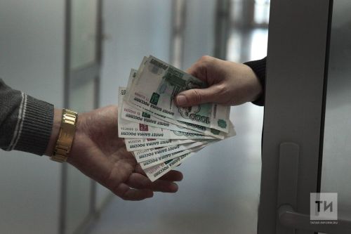 В соседнем районе пенсионер передал 100 тысяч автоинспектору