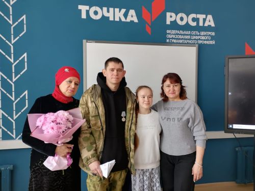 Сыновья ушли на фронт, мама - стала волонтером