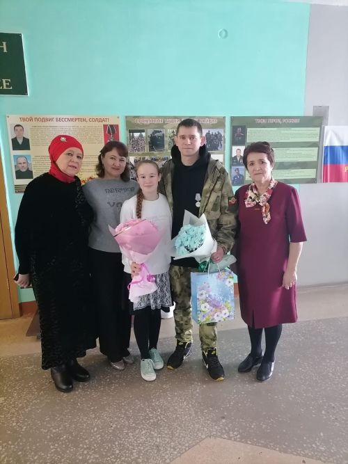 Сыновья ушли на фронт, мама - стала волонтером