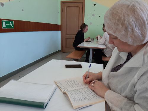 Питание школьников контролируют родители