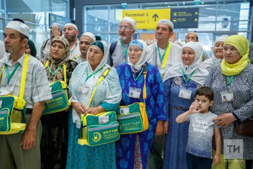 Паломникам в хадж продлен срок подачи документов