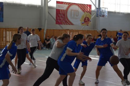 Камскоустьинцы встречаются на спортивной площадке