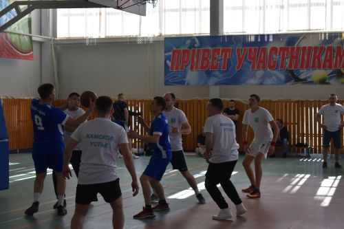 Камскоустьинцы встречаются на спортивной площадке