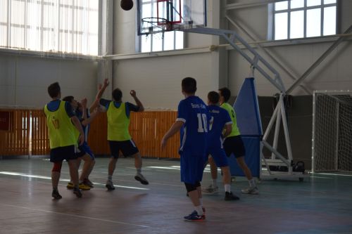 Камскоустьинцы встречаются на спортивной площадке
