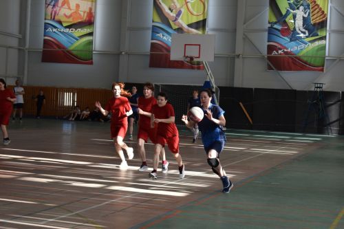 Камскоустьинцы встречаются на спортивной площадке