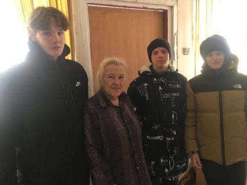 Камско-Устьинские ветераны педагогического труда получили подарки