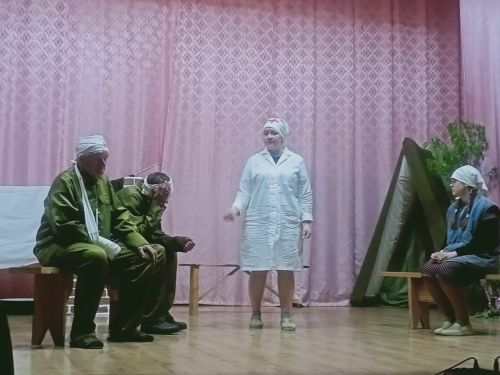 Теньки: на сцене - герои былых времен