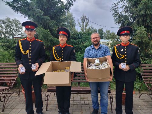 Тепло солдату из детских рук