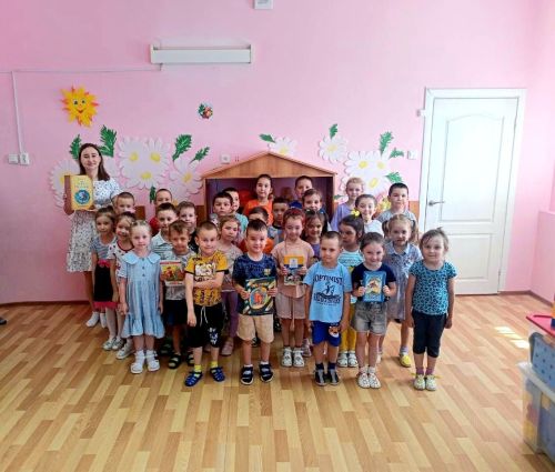 Библиотечный час провели сотрудники библиотеки в детском саду