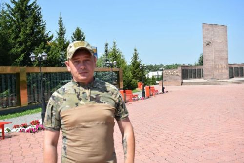 Боец из Татарстана подписал контракт на второй срок