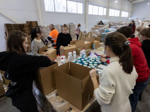 Семьям участников СВО Камско-Устьинского района передадут продукты и бытовую химию