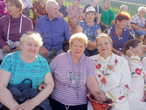 И вновь над Волгой звучала песня