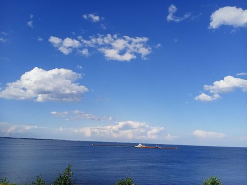 И вновь над Волгой звучала песня
