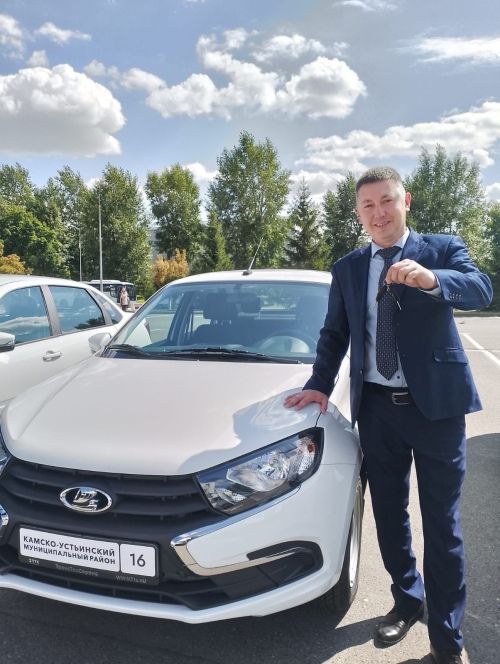 Новую Lada Granta получил отдел молодежи и спорта Камско-Устьинского района