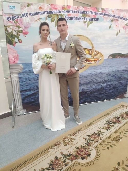 Две молодые семьи появились накануне Дня семьи, любви и верности