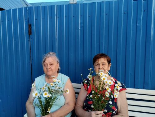 В Осинниках прошла акция «Ромашки для семейных пар»