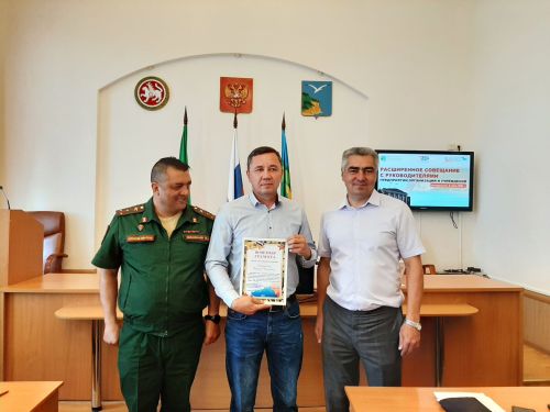 В администрации района наградили неравнодушных граждан за помощь СВО