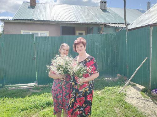 В Осинниках прошла акция «Ромашки для семейных пар»