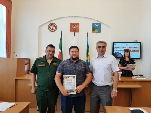 В администрации района наградили неравнодушных граждан за помощь СВО