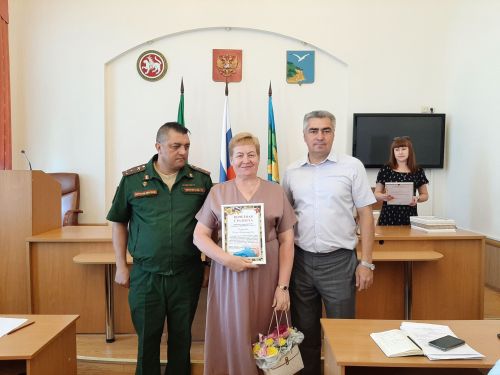 В администрации района наградили неравнодушных граждан за помощь СВО