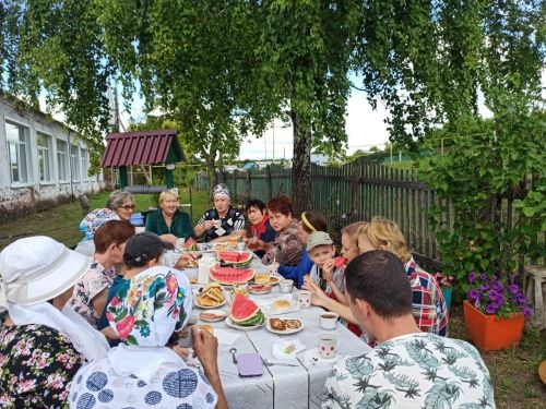 В Малых Кармалах отметили День арбуза