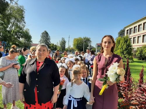 Торжественная линейка прошла в Затонской школе