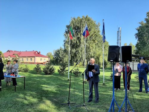 Торжественная линейка прошла в Затонской школе