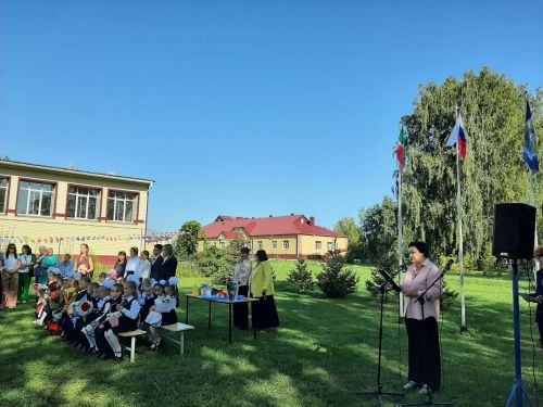 Торжественная линейка прошла в Затонской школе