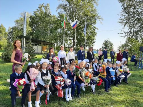Торжественная линейка прошла в Затонской школе