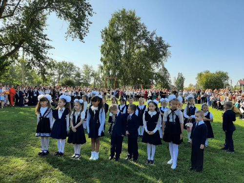 Торжественная линейка прошла в Затонской школе