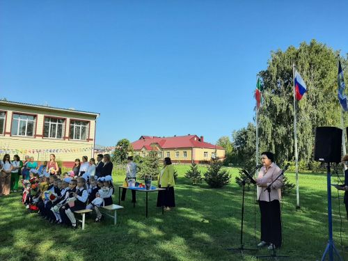 Торжественная линейка прошла в Затонской школе